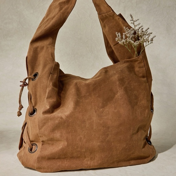 We The Free Maverick Sling Tote - Picture 2 of 4